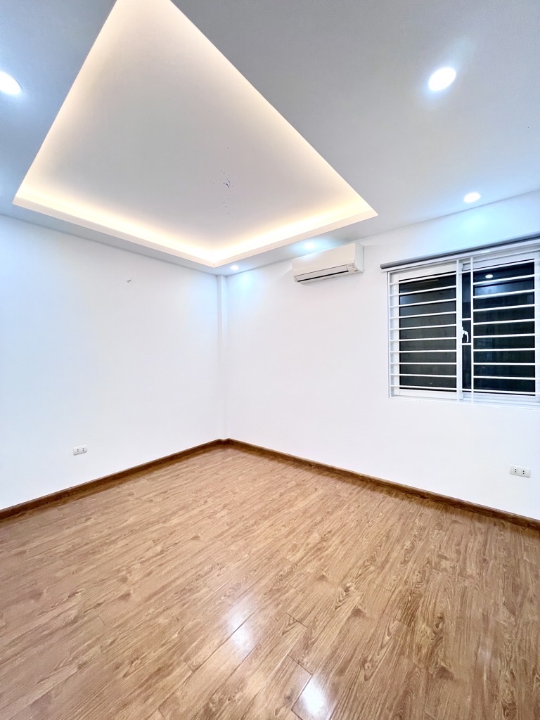 Bán Nhà Trường Chinh, 42m2, 5T, 5 ngủ, ô tô đỗ cửa, chỉ 10.9 tỷ. - Ảnh chính